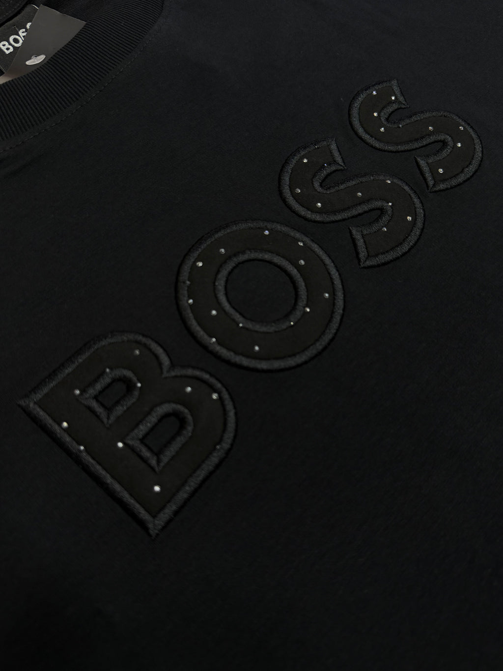 CAMISETA BOSS BORDADO DIAMANTE