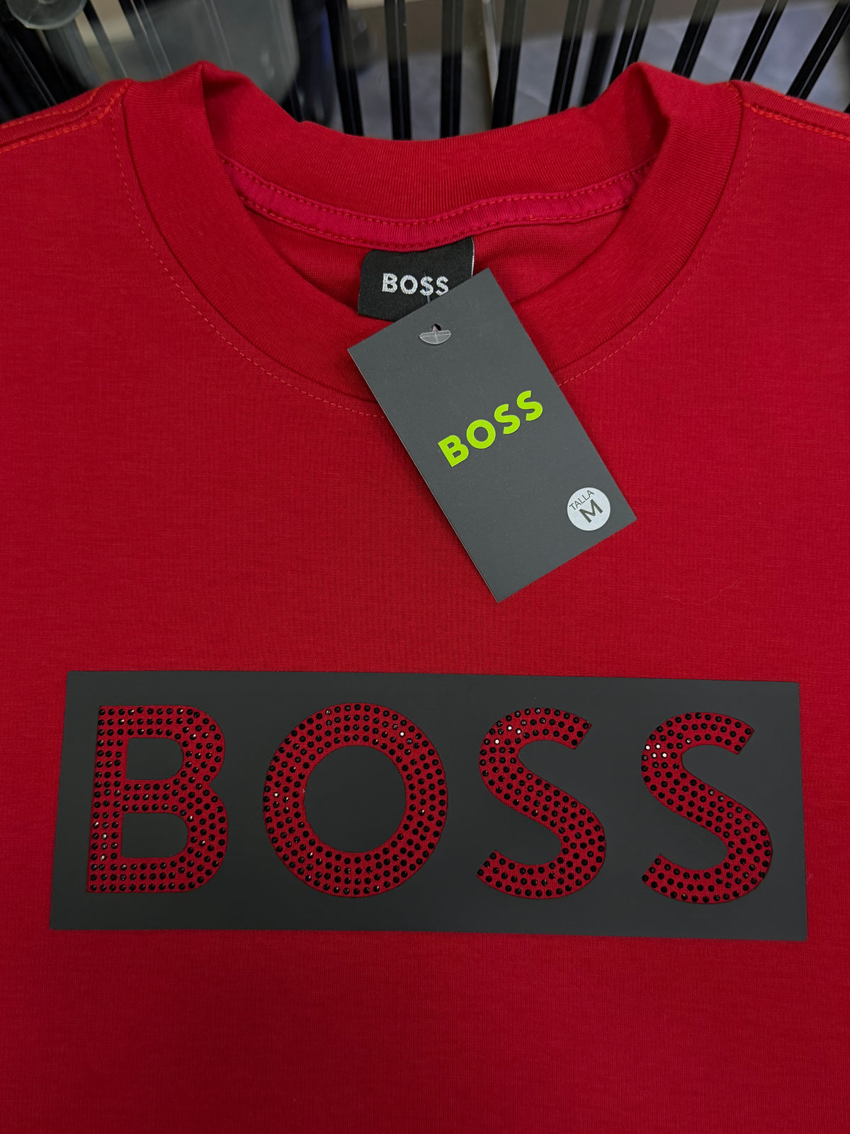 CAMISETA BOSS PEDRERÍA ROJA