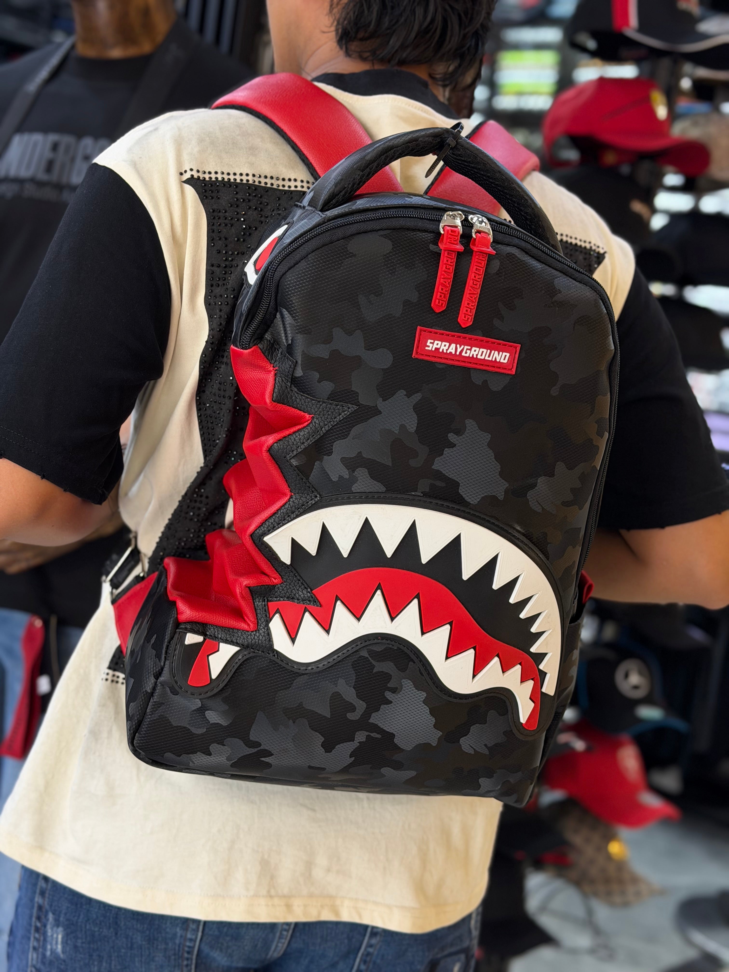 MORRAL SPRAYGROUND MORDIDA CAMUFLADO