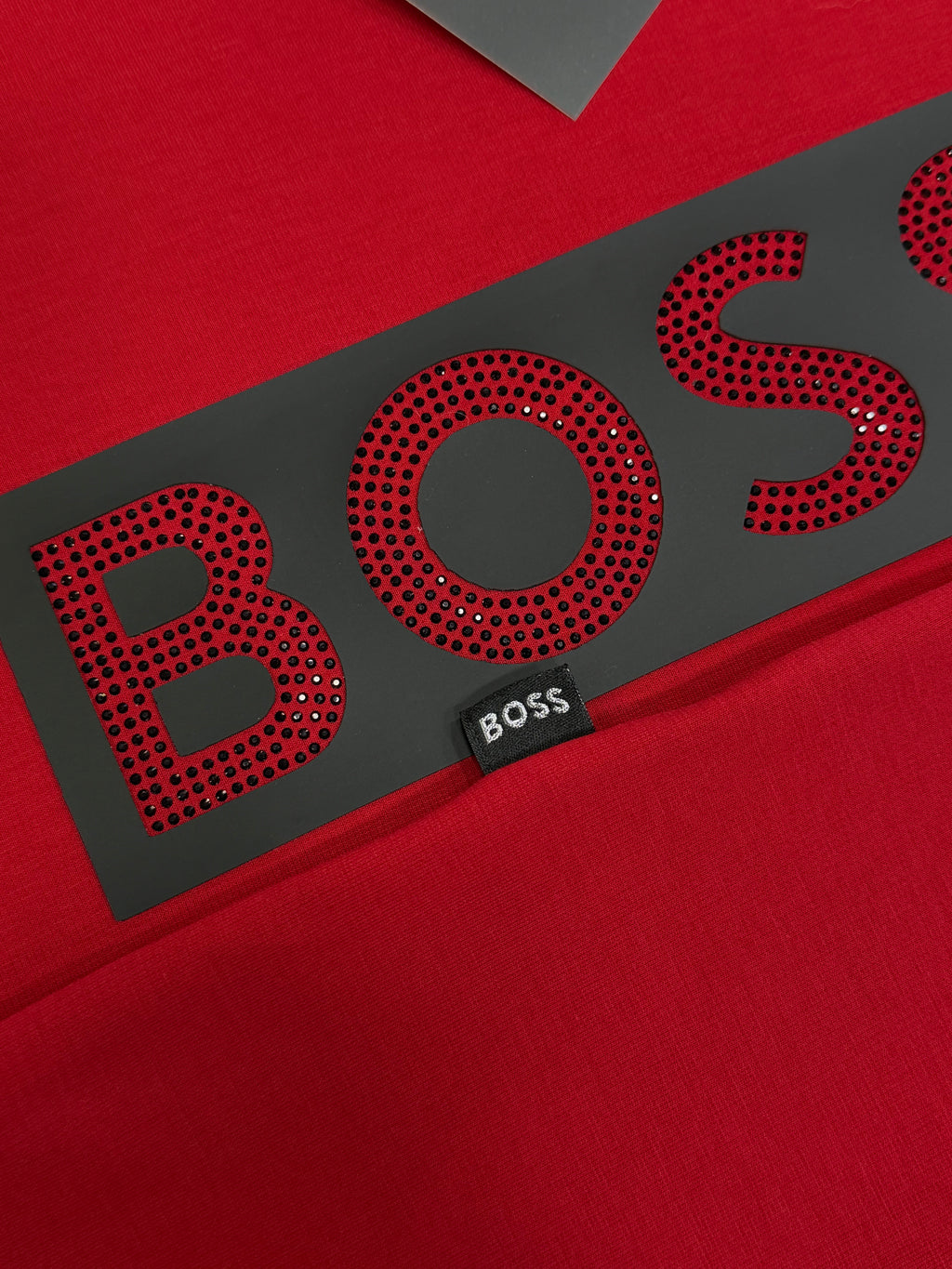 CAMISETA BOSS PEDRERÍA ROJA